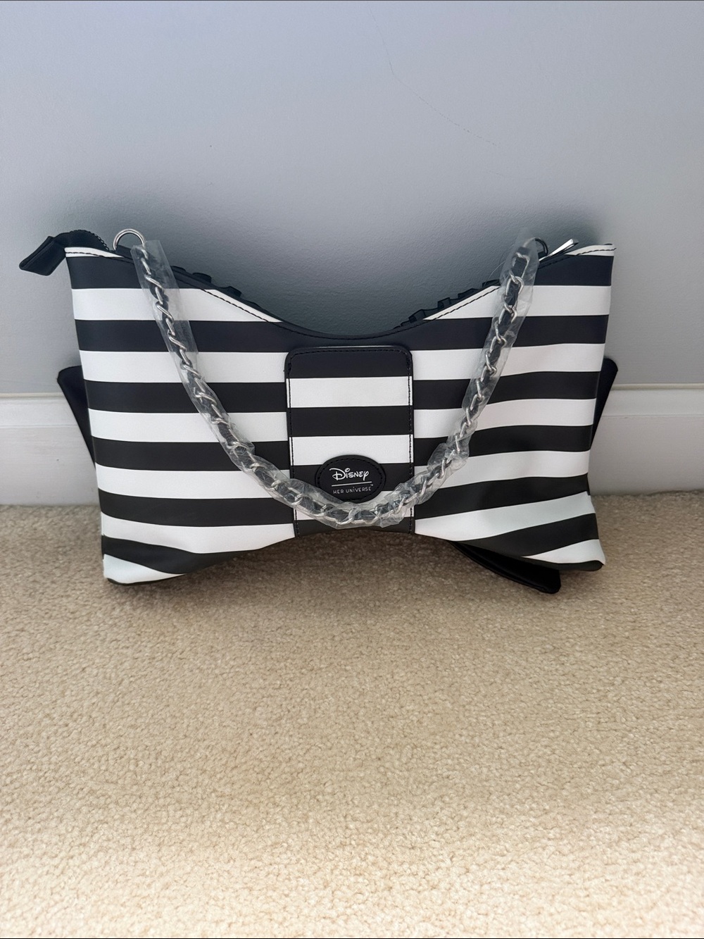 NWT Disney x Her Universe Alice in Wonderland Black Bow Purse w/ Wallet - Picture 4 of 5